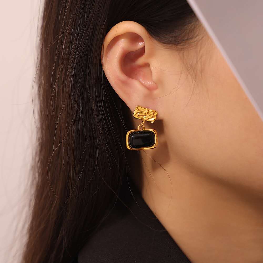 Boucles d'oreilles sculptées noires